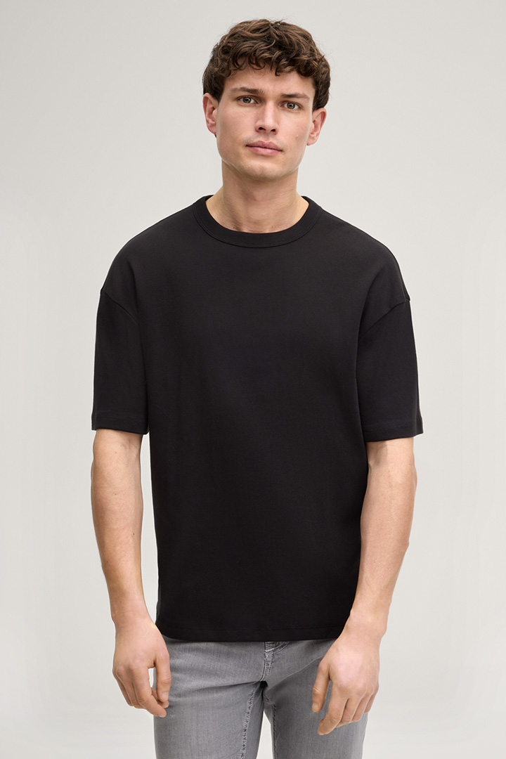 Leads to product detail page "Ciarlan T-shirt in Black"