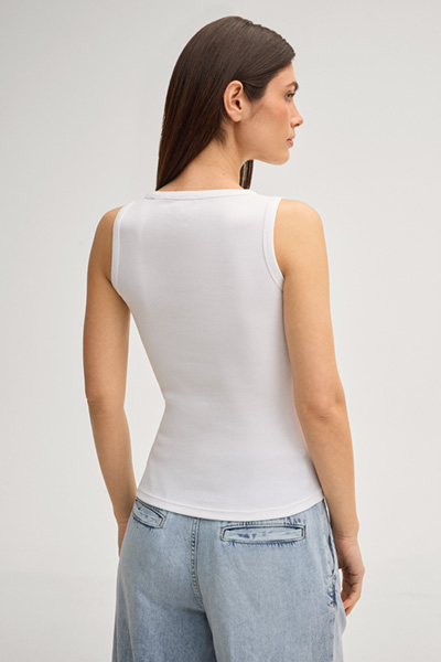 Top w kolorze białym