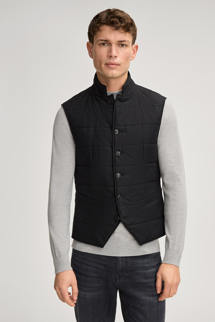 Führt zu Produktdetailseite „Weste Winslow in Schwarz"