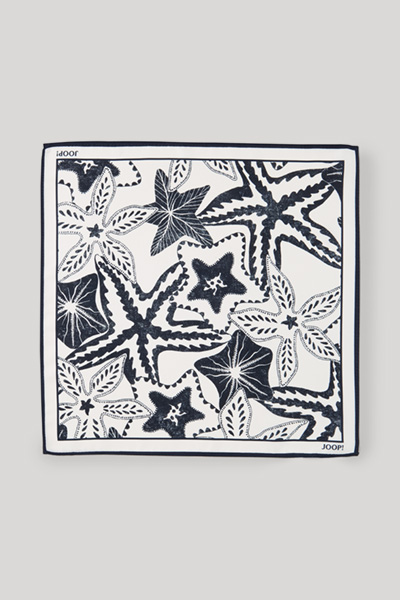 Leads to product detail page "White patterned pocket square"