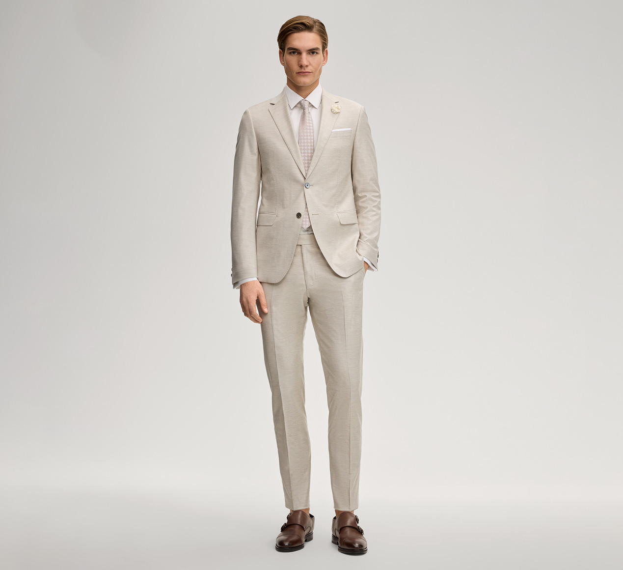 JOOP! präsentiert das Produkt Baukasten-Anzughose Blayr in Sand aus der Kategorie Hosen & Chinos