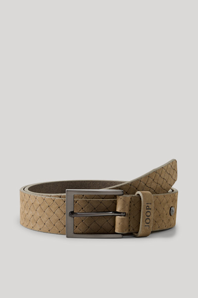 Leads to product detail page "Light brown leather belt"