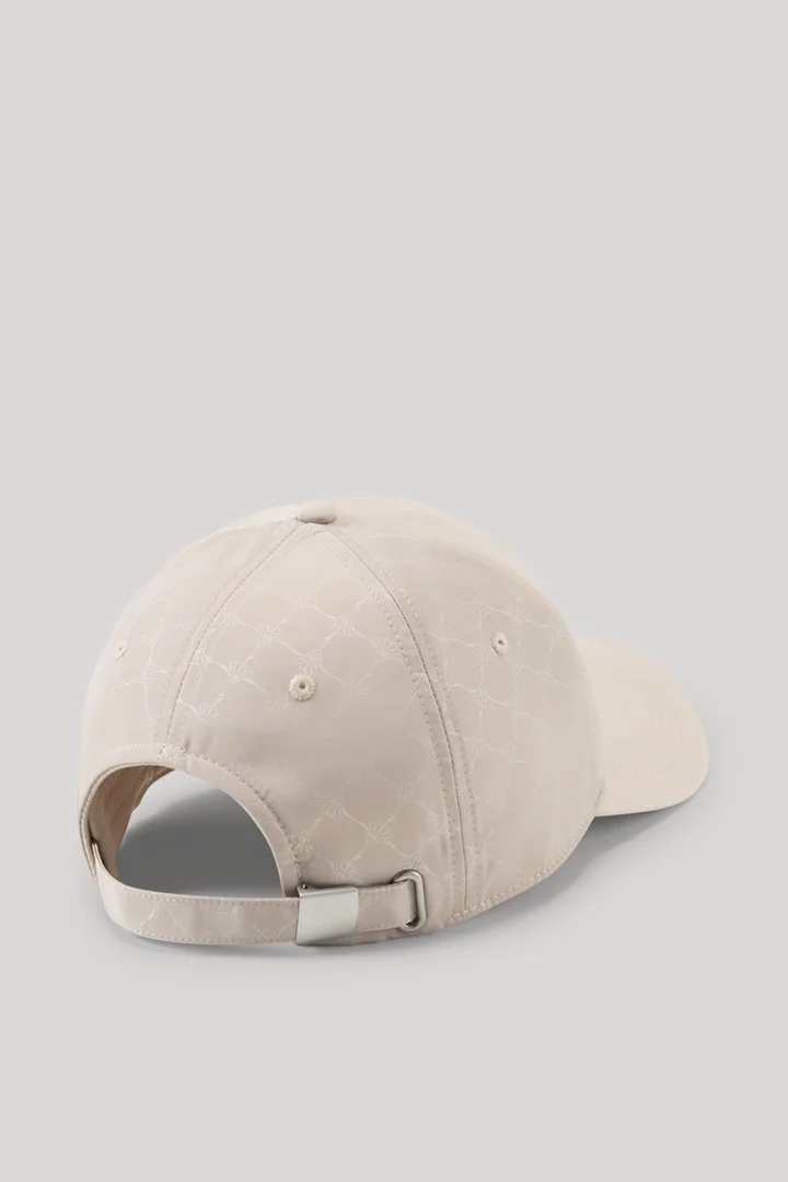 Leads to product detail page "Cap Mario in beige cornflower"