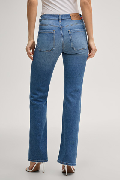 Boocut jeans Elfi in mid blue denim, high waist