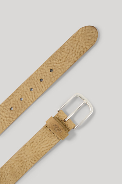 Leads to product detail page "Khaki leather belt"