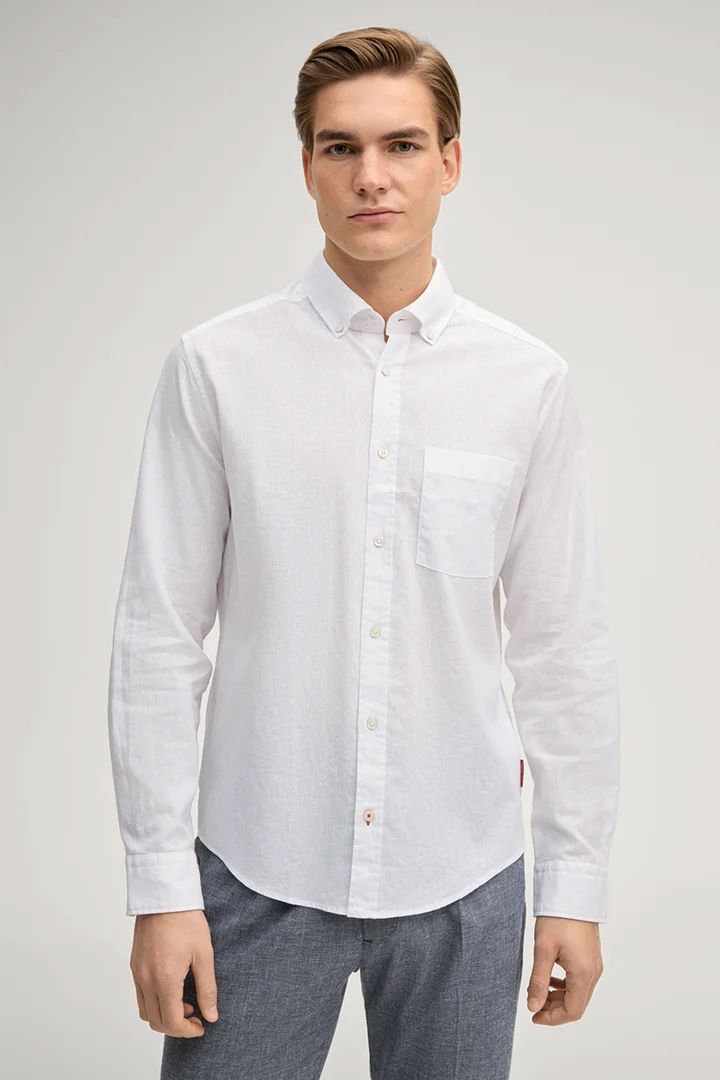 Leads to product detail page "Hali shirt in white"