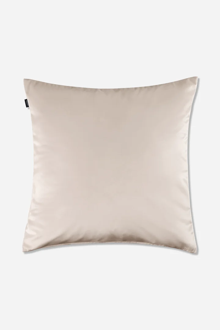 Leads to product detail page "Decorative cushion"