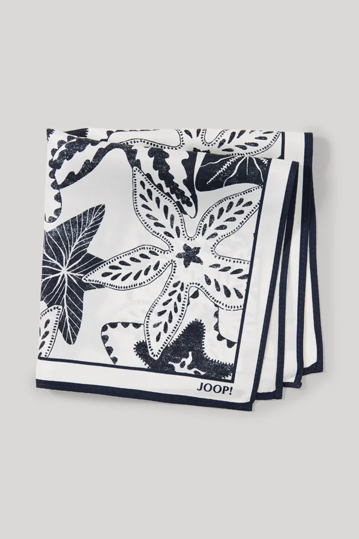 Leads to product detail page "White patterned pocket square"