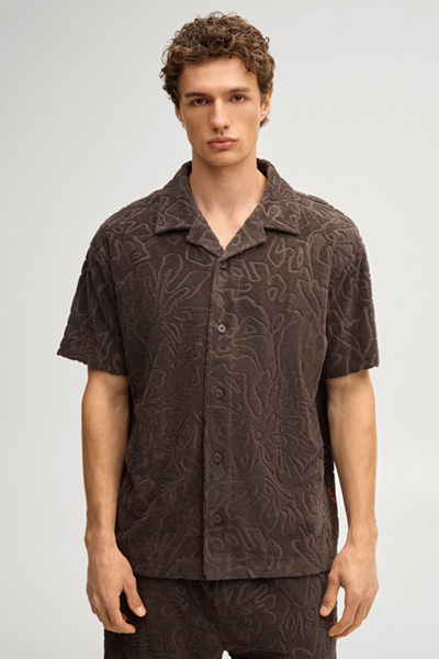 Leads to product detail page "Moala sweatshirt in dark brown with a pattern"