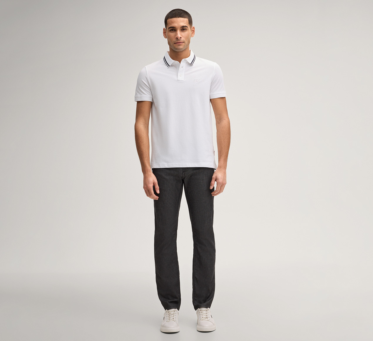 JOOP! präsentiert das Produkt Sommer Denim Mitch in Schwarz aus der Kategorie Jeans