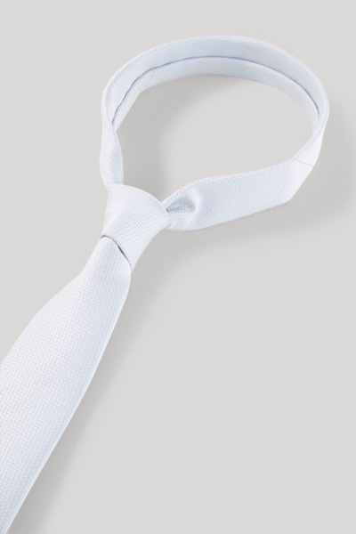 Leads to product detail page "Light blue patterned tie"