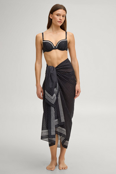 Leads to product detail page "Brismar beach patterned pareo in black"