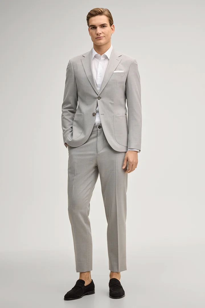 Leads to product detail page "Pierce business shirt in white with pattern"