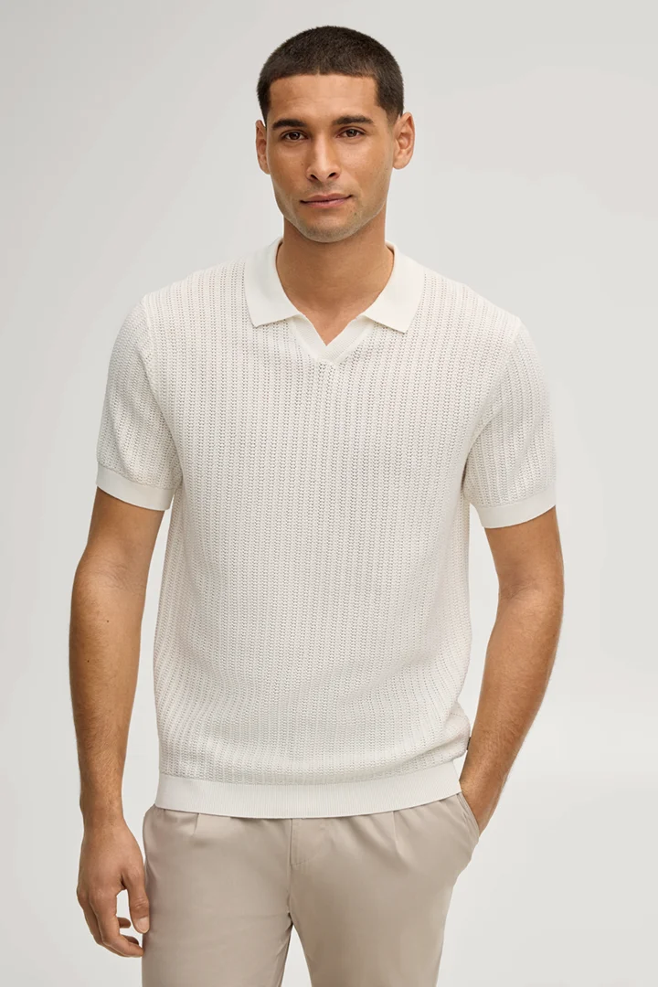 Leads to product detail page "Baoron knitted polo shirt in off-white"