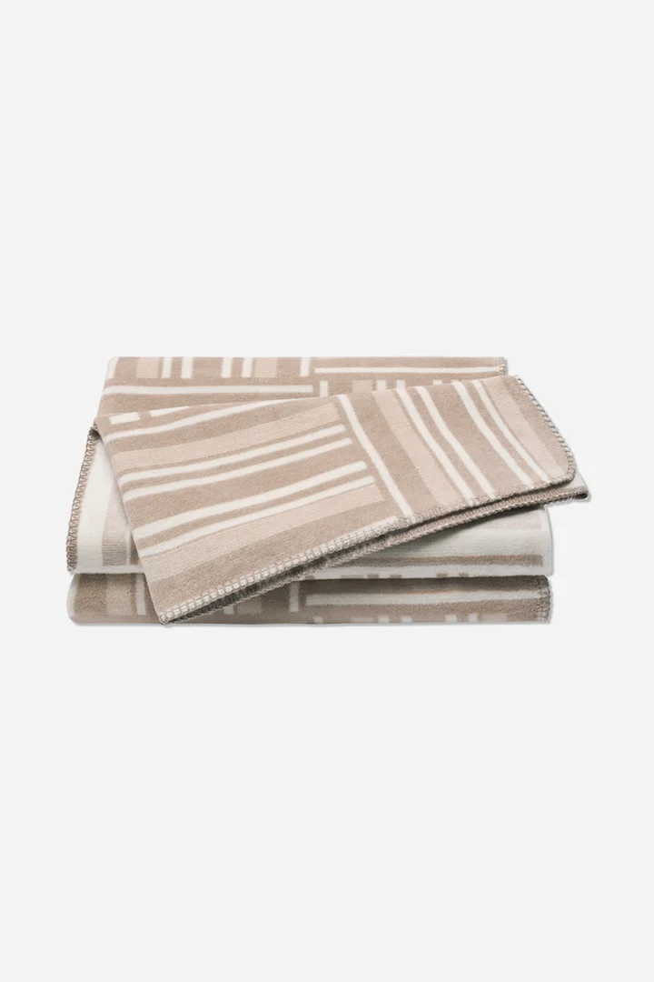 Führt zu Produktdetailseite „JOOP! WEAVE Wohndecke 150x200 cm, sand"