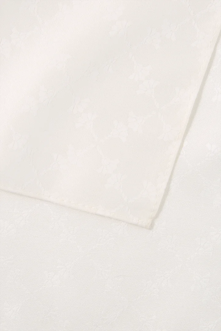 Führt zu Produktdetailseite „Einstecktuch in Offwhite gemustert"