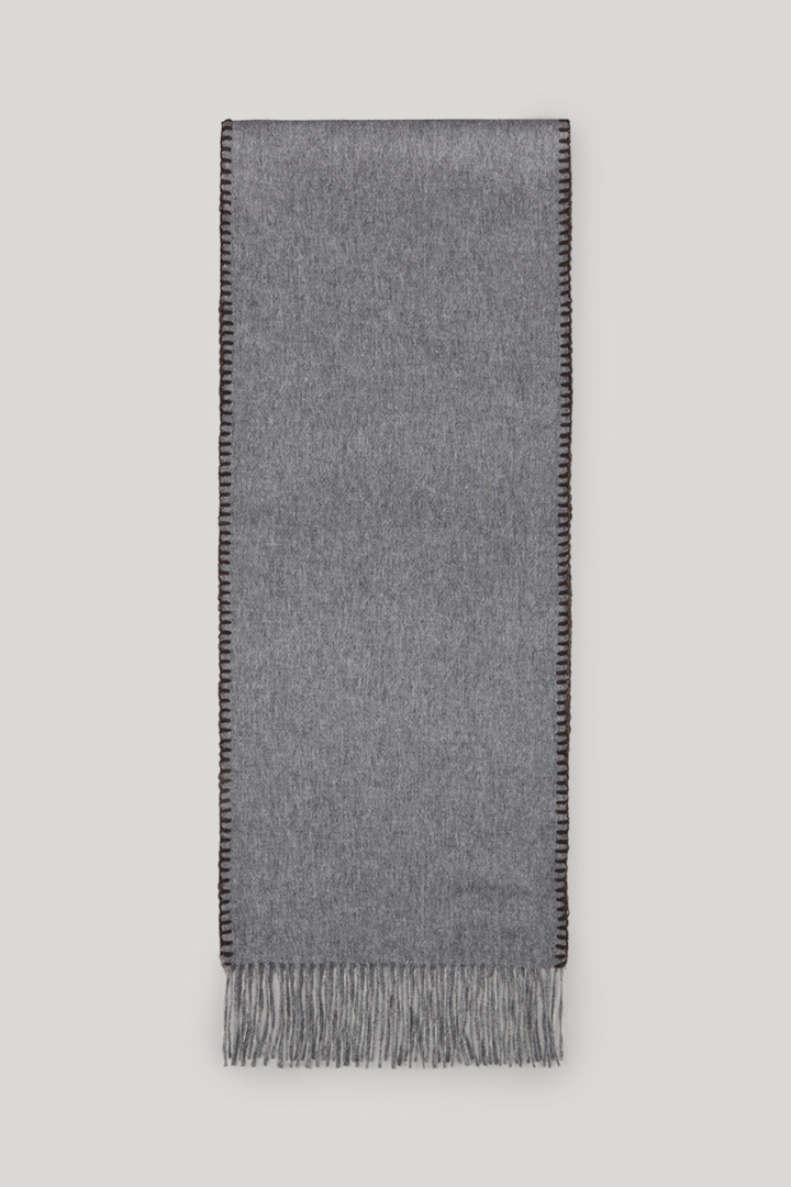 Leads to product detail page "Adama Scarf in Light Grey"