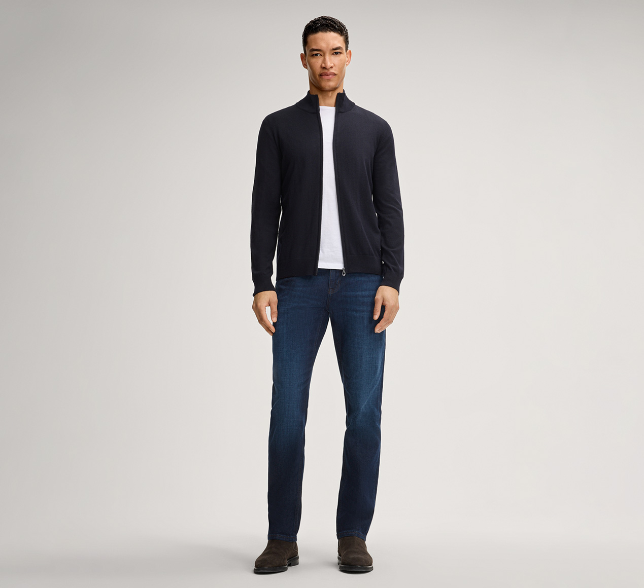 Subskrybuj wiadomości prezentuje produkt Kardigan Davis z wełny merino w kolorze ciemnoniebieskim z kategorii Dzianiny