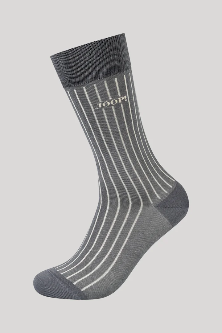 Leads to product detail page "2-pack of men's premium socks in grey/grey stripes"
