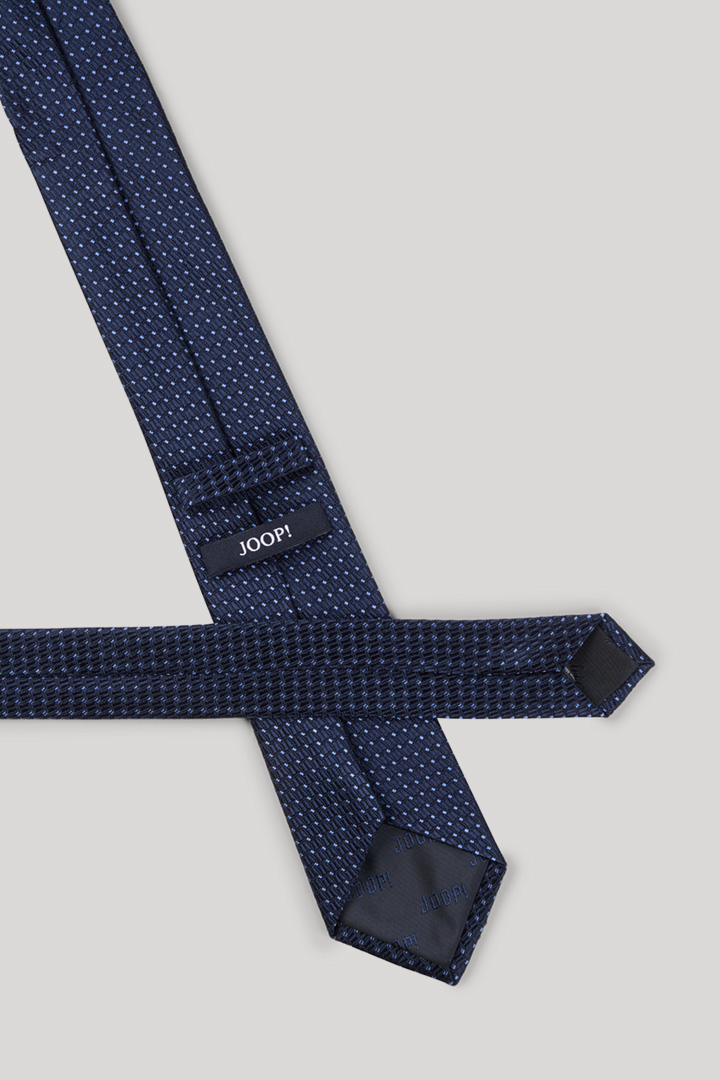 Führt zu Produktdetailseite „Satin-Krawatte in Navy/Hellblau gemustert"