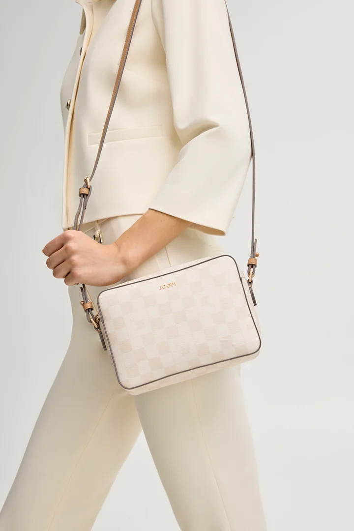 Führt zu Produktdetailseite „Schultertasche Cortina Piazza Cloe in Ecru"