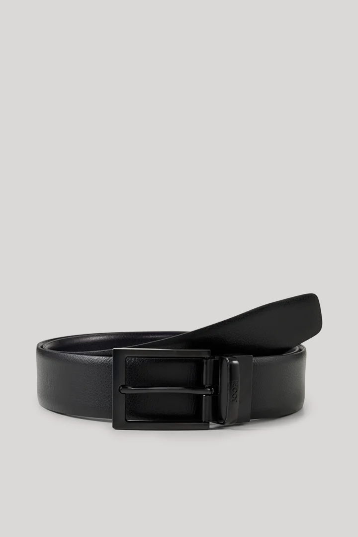 Leads to product detail page "Navy leather belt"