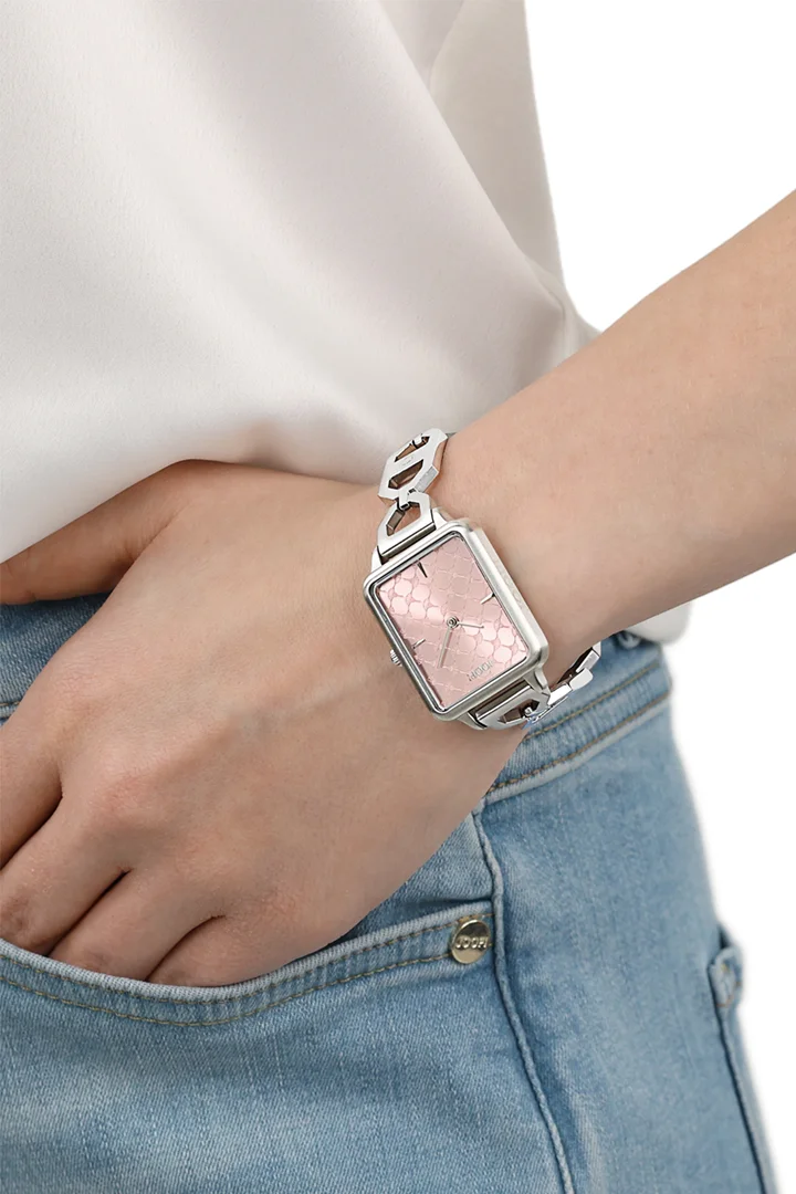Leads to product detail page "Women's wristwatch in silver/rose gold"