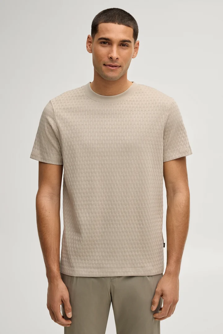 Leads to product detail page "Raulos T-shirt in structured beige"