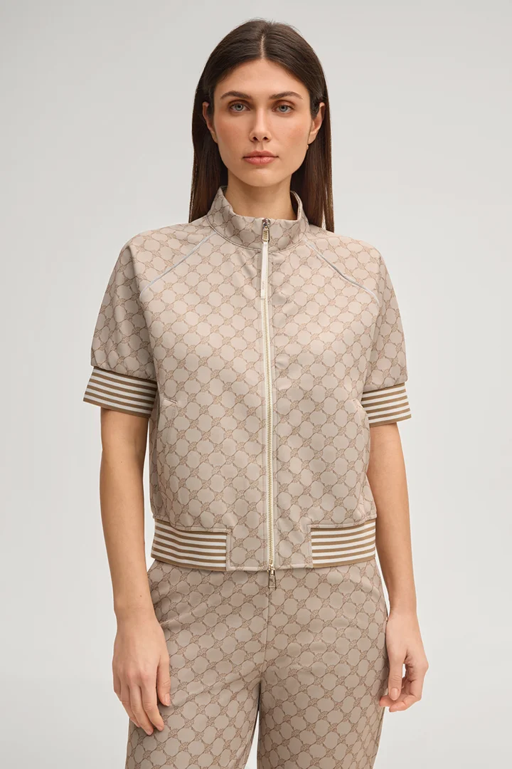 Leads to product detail page "Tayla sweatshirt jacket in beige cornflower"