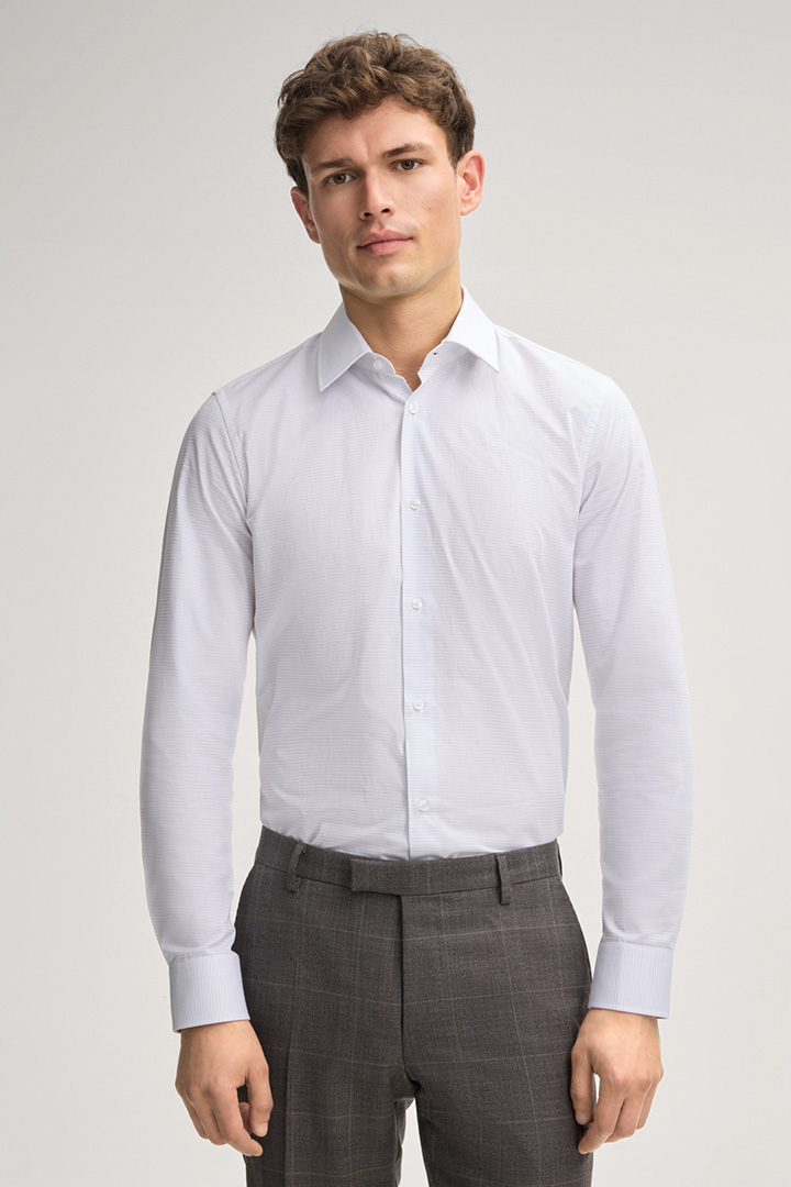 Leads to product detail page "Pierce shirt in white with pattern"