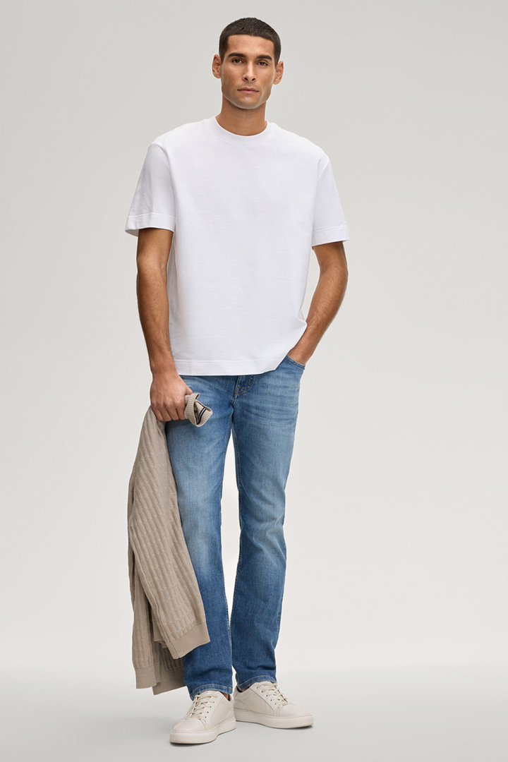 Leads to product detail page "Achilleas T-shirt in White"