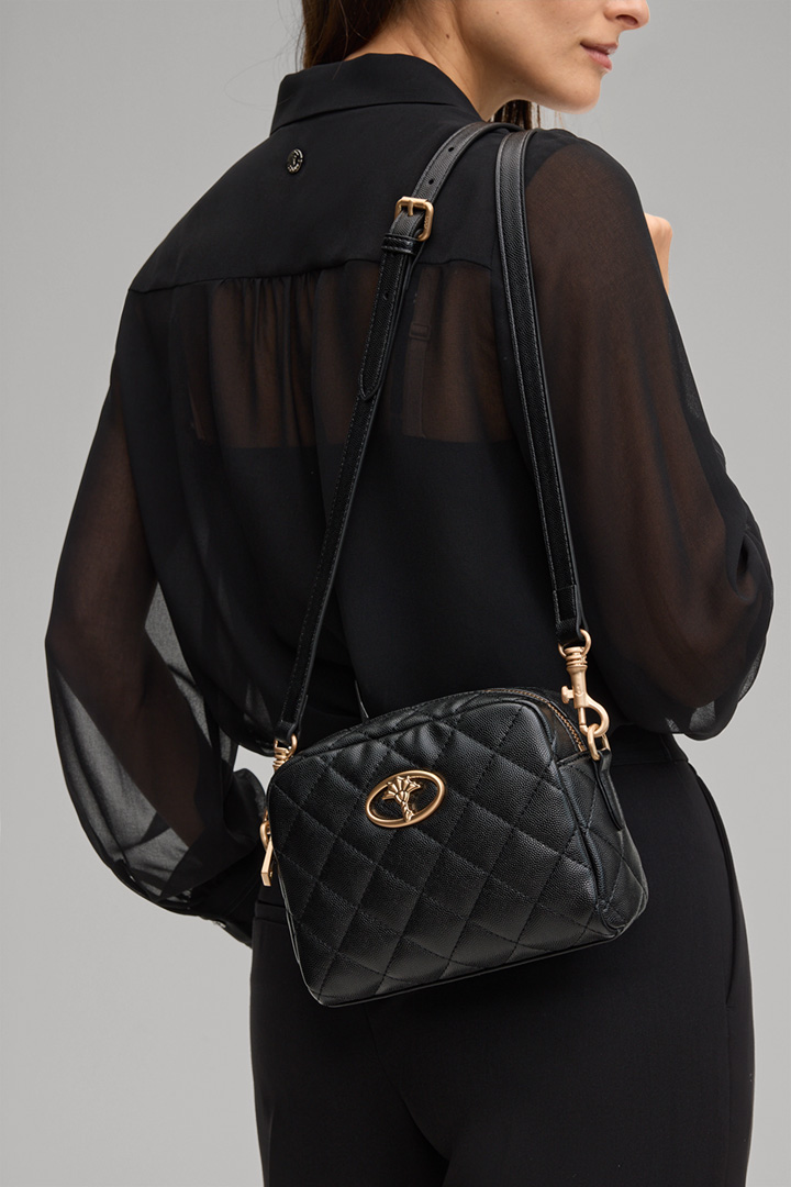 Führt zu Produktdetailseite „Schultertasche Bellagio Cloe in Schwarz gesteppt"