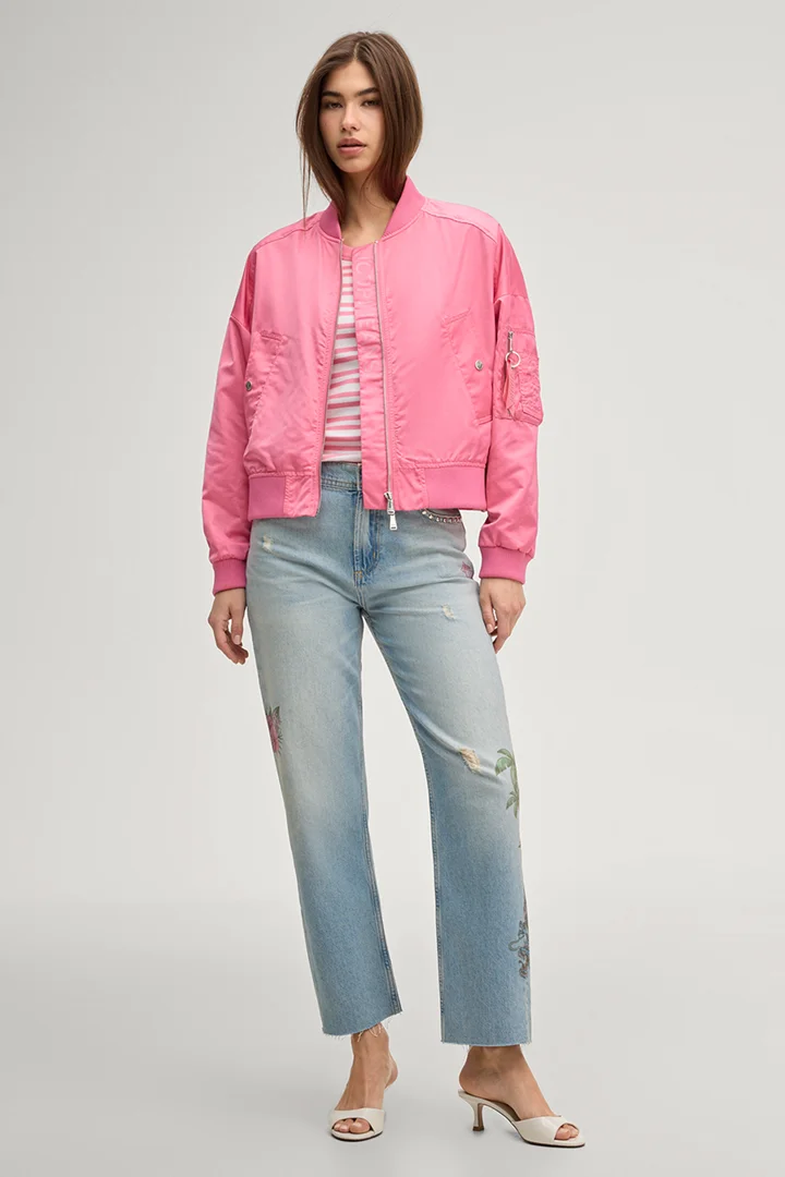 Führt zu Produktdetailseite „Bomberjacke Olcay in Pink"