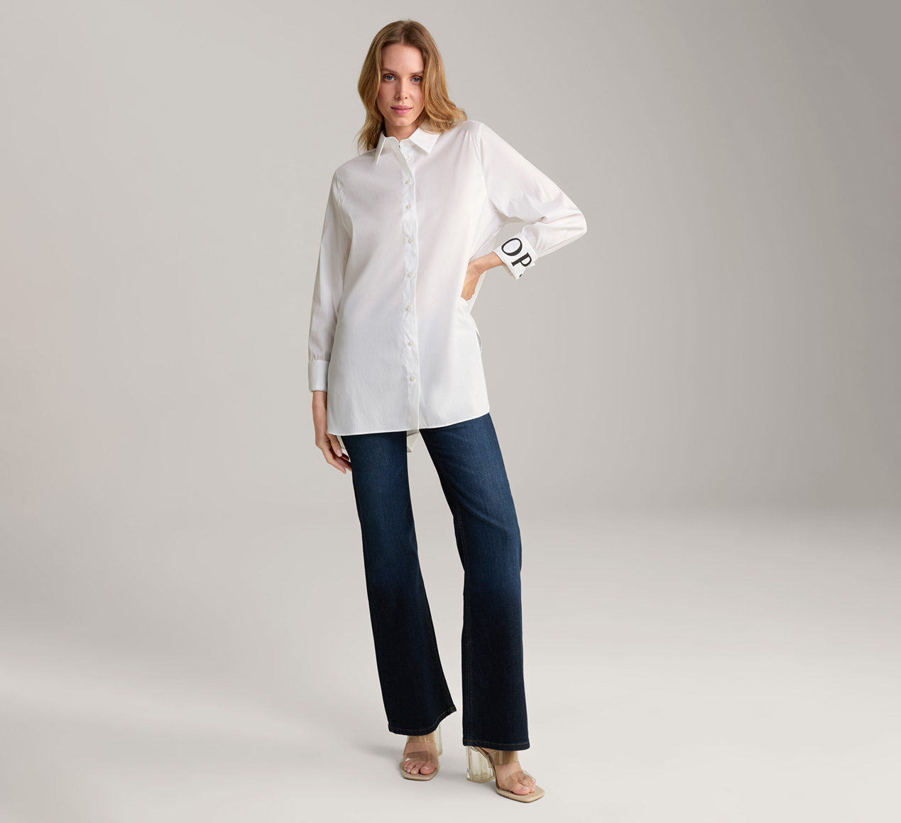 JOOP! präsentiert das Produkt Hemdbluse in Weiß aus der Kategorie Blusen