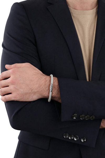 Prowadzi do strony produktu „Skórzana bransoletka ze stali nierdzewnej w kolorze jasnoszarym"