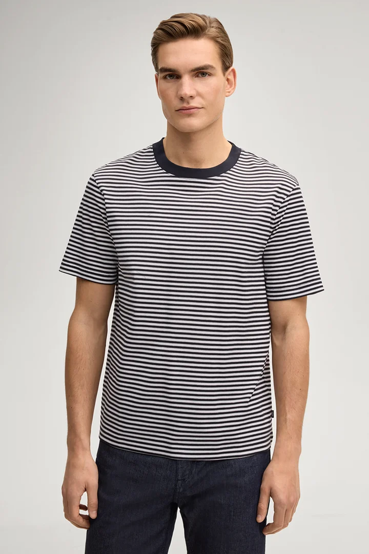 Leads to product detail page "Ronito T-shirt in navy/white stripes"