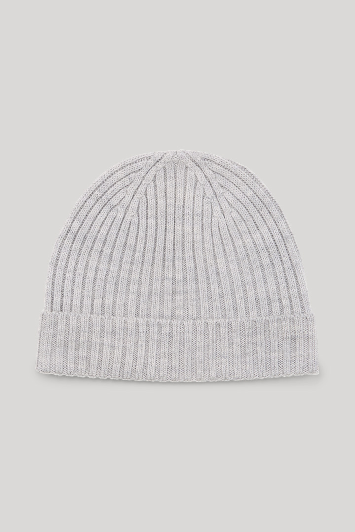 Leads to product detail page "Francis Beanie in Light Grey"