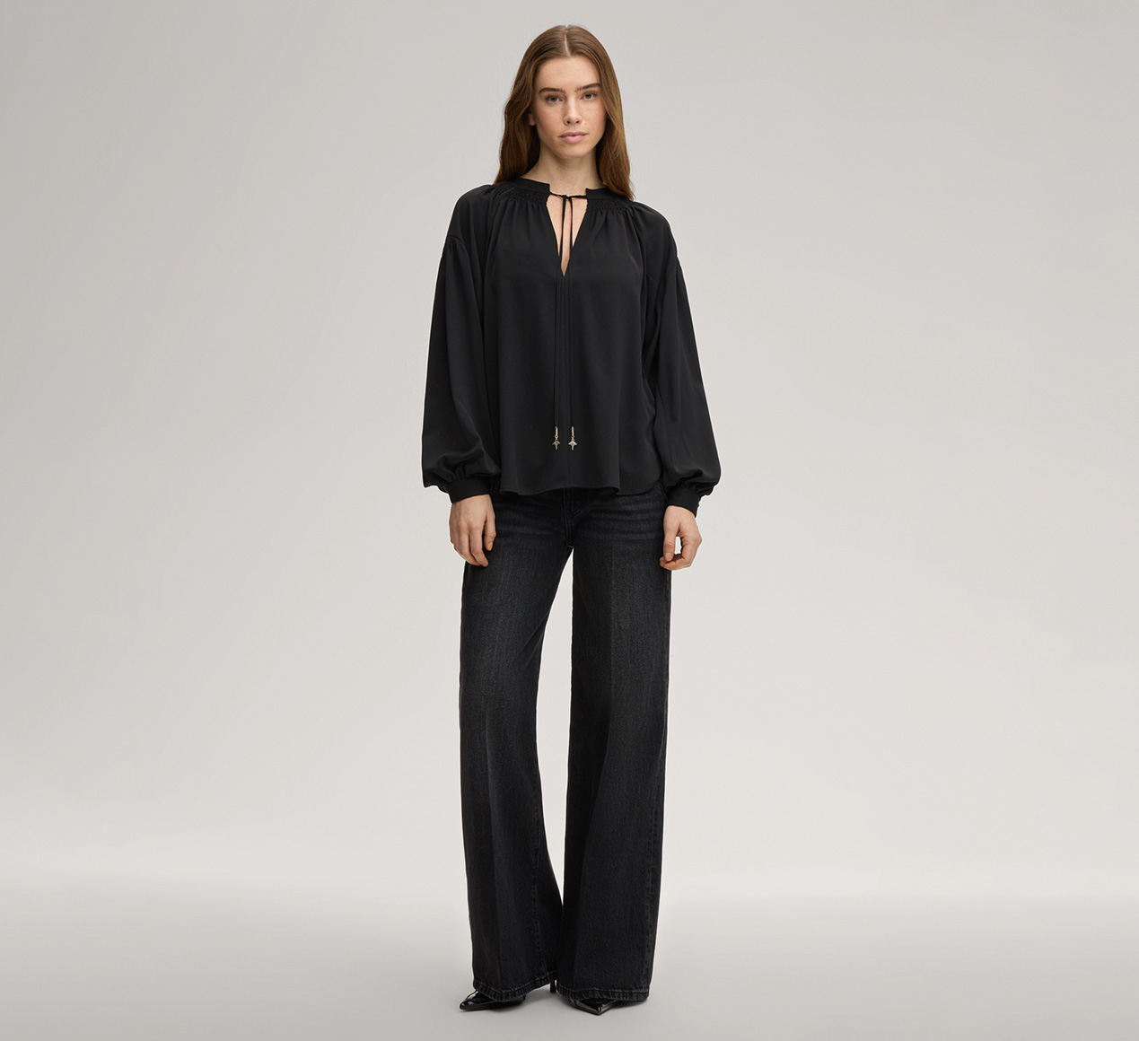 JOOP! präsentiert das Produkt Bluse Brigida in Schwarz aus der Kategorie Blusen