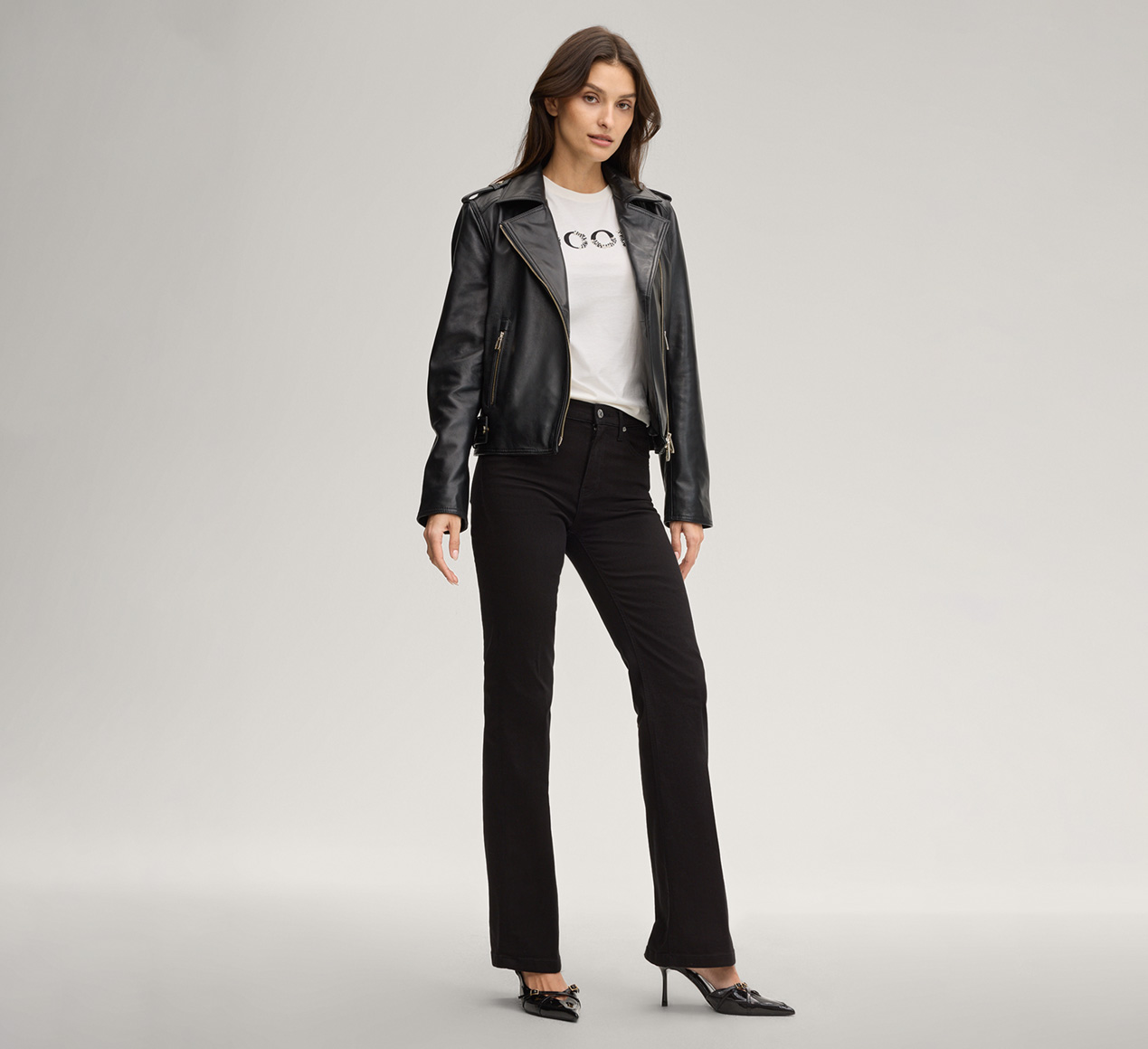 JOOP! präsentiert das Produkt Lederjacke Lina in Schwarz aus der Kategorie Jacken & Mäntel