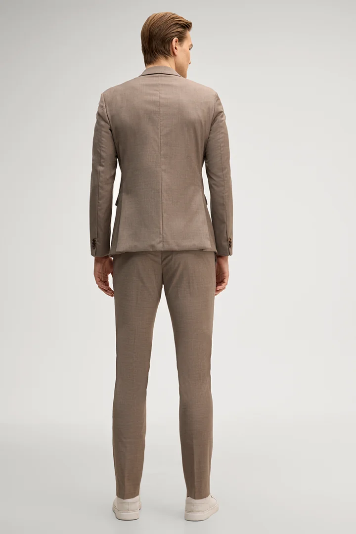 Leads to product detail page "Damon-Gun Suit in Light Brown"