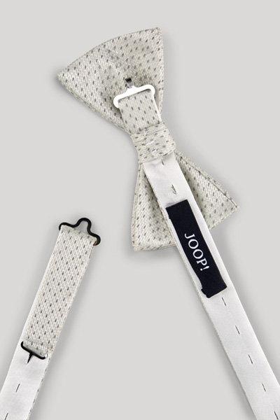 Bow Tie in an Ecru/Light Grey Pattern