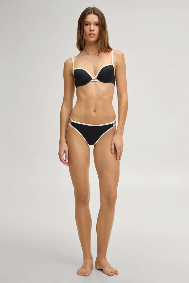 Leads to product detail page "Ironed bikini top in black/off-white"