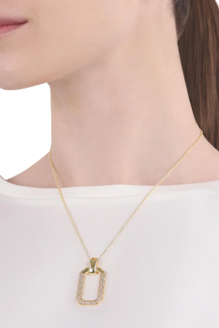 Führt zu Produktdetailseite „Halskette mit Anhänger in Gold"