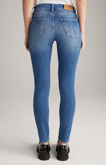 Jeans in a Medium Blue Washed Look