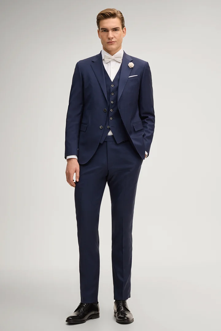 Leads to product detail page "Weazer waistcoat in navy"