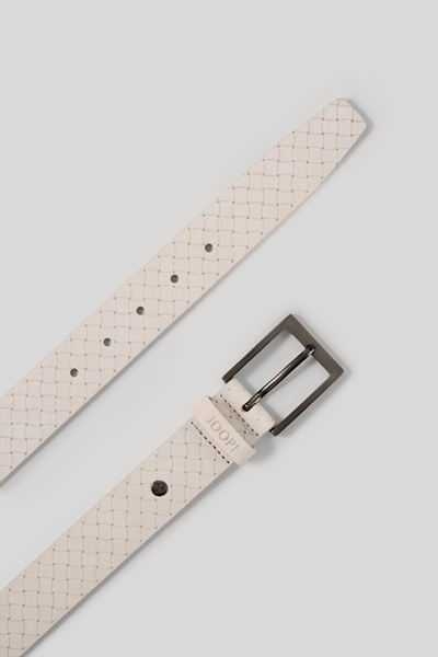 Leads to product detail page "Light grey leather belt"