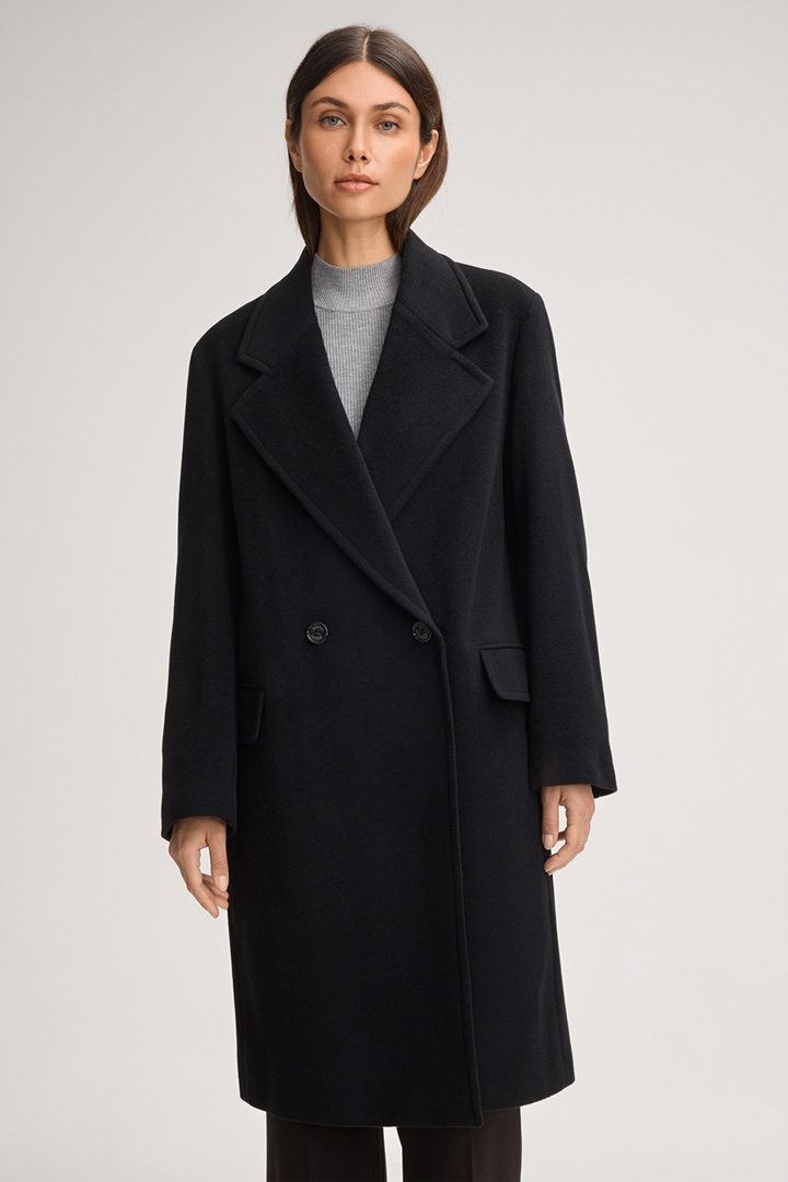 Leads to product detail page "Caro Coat in Black"