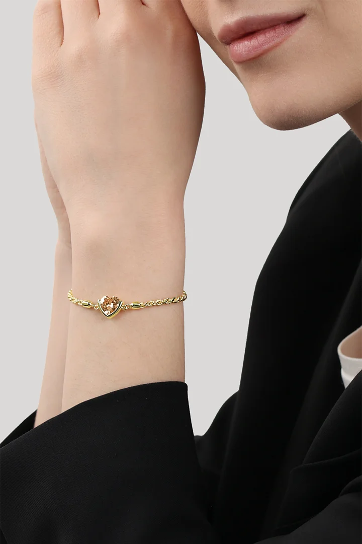Führt zu Produktdetailseite „Armband mit Herz-Anhänger in Gold"
