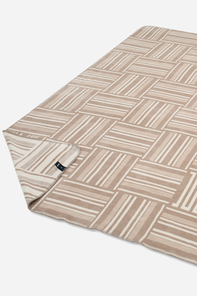 Führt zu Produktdetailseite „JOOP! WEAVE Wohndecke 150x200 cm, sand"