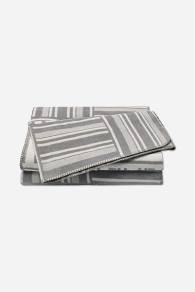 Leads to product detail page "Joop! weave throw 150x200 cm, silver"